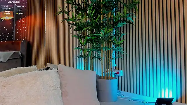 Snapshot of Avril_Cyrus chatting on 02.08.25 Avril Cyrus online show from 02.08.25