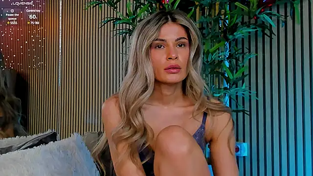 Snapshot of Avril_Cyrus chatting on 02.18.25 Avril Cyrus online show from 02.18.25