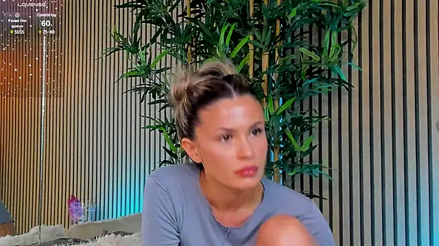 Snapshot of Avril_Cyrus chatting on 03.04.25 Avril Cyrus online show from 03.04.25