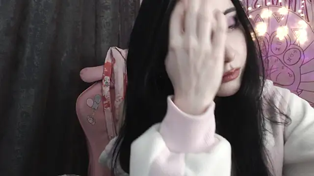 Snapshot of Holy420lolii chatting on 12.13.24 Holy420lolii online show from 12.13.24