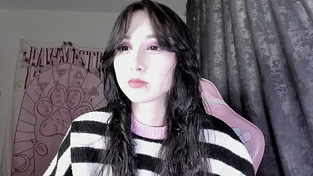 Snapshot of Holy420lolii chatting on 09.20.25 Holy420lolii online show from 09.20.25