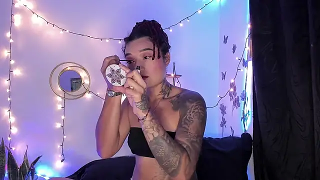 Eva Lee  online show from 02.13.25