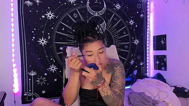 Eva Lee  online show from 11.25.25