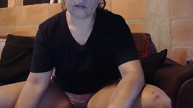 Snapshot of DevoraAmateur chatting on 02.20.25 DevoraAmateur online show from 02.20.25