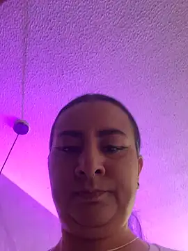 Abril Luv online show from 09.09.25