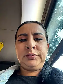 Abril Luv online show from 09.24.25