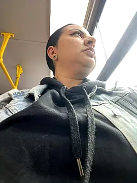 Abril Luv online show from 09.26.25