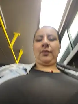 Abril Luv online show from 10.15.25