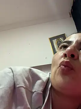 Abril Luv online show from 11.05.25