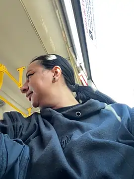 Abril Luv online show from 11.13.25