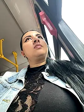 Abril Luv online show from 11.21.25