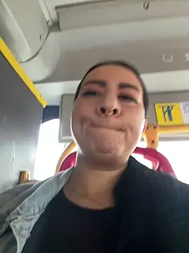 Abril Luv online show from 03.11.26