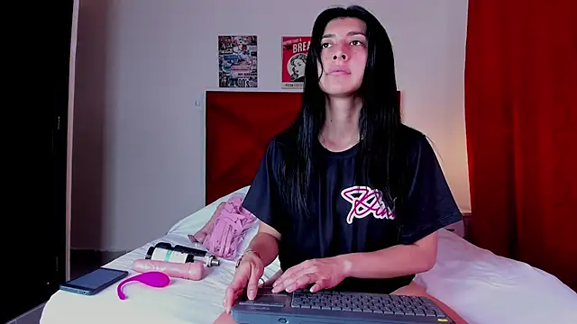 EmmaWilliamss online show from 02.05.25