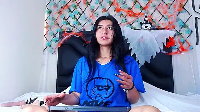 EmmaWilliamss online show from 10.14.25