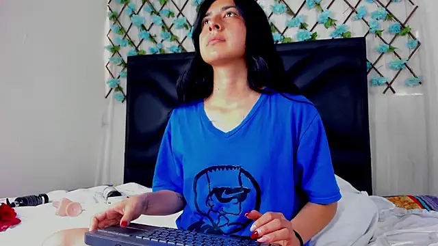 EmmaWilliamss online show from 04.07.26