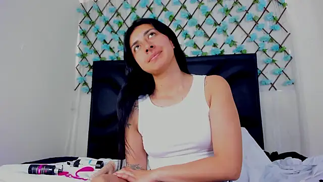 EmmaWilliamss online show from 05.12.26