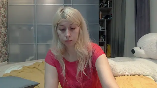 Snapshot of KyliePag chatting on 01.11.26 KyliePag online show from 01.11.26