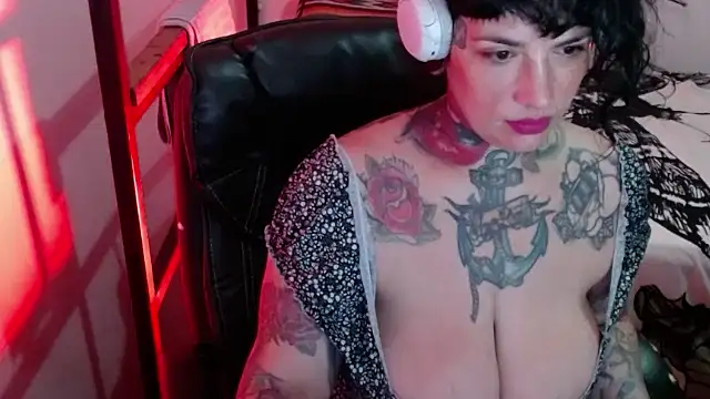 VampGirl1 online show from 01.27.25