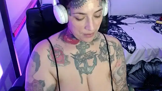 VampGirl1 online show from 02.08.25