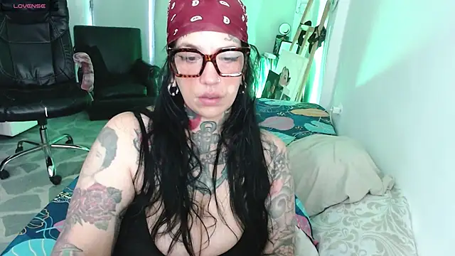 VampGirl1 online show from 04.11.26