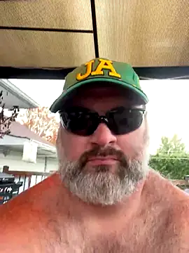 Snapshot of fat_cock_4_you chatting on 10.14.25 fat cock 4 you online show from 10.14.25