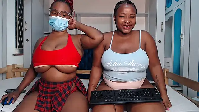 Snapshot of SexyAmeena2002 chatting on 01.14.26 SexyAmeena2002 online show from 01.14.26