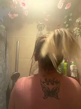 Snapshot of SummerBlueMoon chatting on 02.16.26 SummerBlueMoon online show from 02.16.26