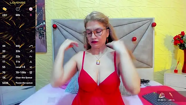 Snapshot of Esmeralda_oikos chatting on 02.04.25 Esmeralda oikos online show from 02.04.25
