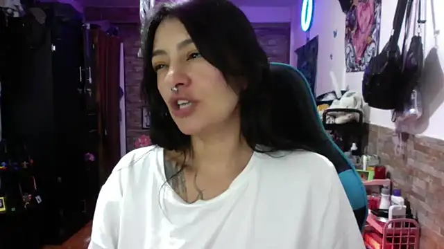 Snapshot of AngelaQueen_ chatting on 01.16.26 AngelaQueen online show from 01.16.26