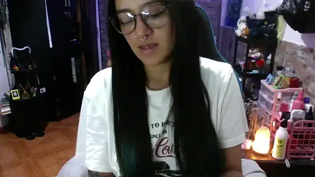 Snapshot of AngelaQueen_ chatting on 03.12.26 AngelaQueen online show from 03.12.26