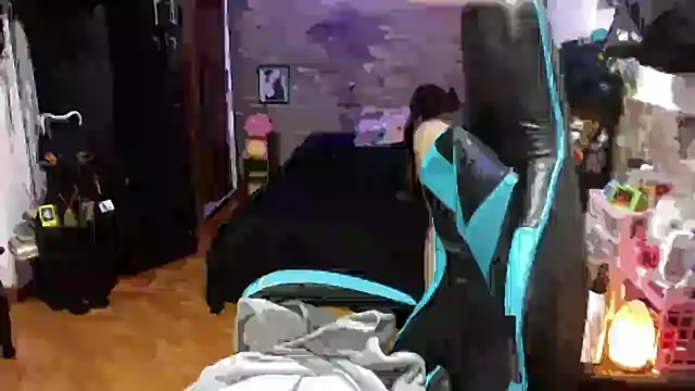 Snapshot of AngelaQueen_ chatting on 04.05.26 AngelaQueen online show from 04.05.26