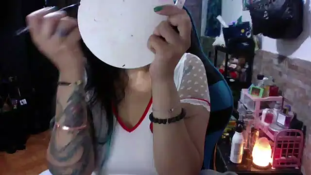 Snapshot of AngelaQueen_ chatting on 04.14.26 AngelaQueen online show from 04.14.26