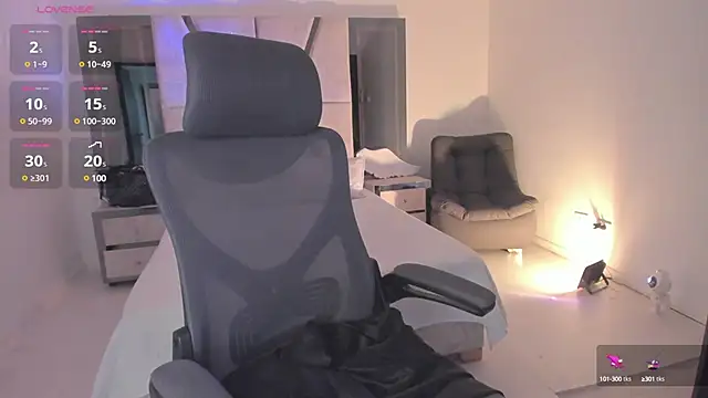 LunaBaker-1 online show from 01.20.25