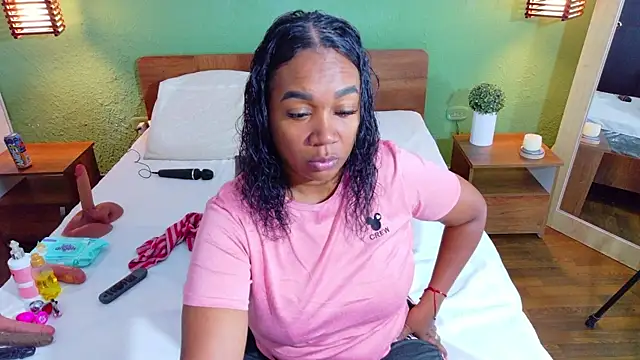 Snapshot of dannaahbrown chatting on 03.19.26 dannaahbrown online show from 03.19.26