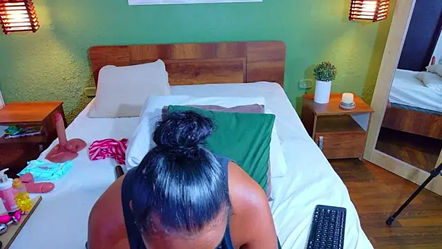 Snapshot of dannaahbrown chatting on 03.27.26 dannaahbrown online show from 03.27.26