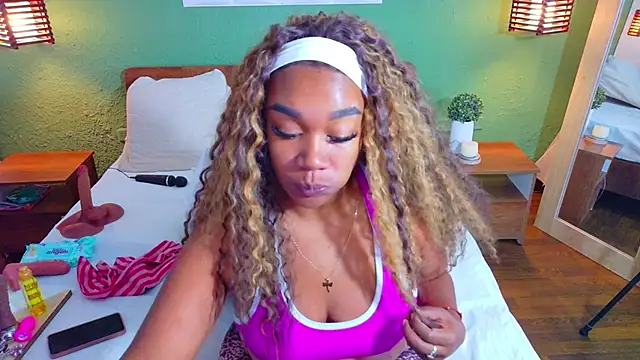 Snapshot of dannaahbrown chatting on 04.04.26 dannaahbrown online show from 04.04.26