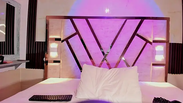 Athenea Mills online show from 03.03.26