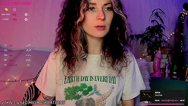 Snapshot of IttyKitty chatting on 01.17.25 IttyKitty online show from 01.17.25