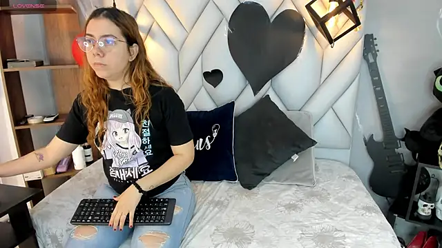 Snapshot of SakuraLee_ chatting on 02.15.25 SakuraLee online show from 02.15.25