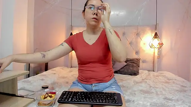 Snapshot of SakuraLee_ chatting on 09.23.25 SakuraLee online show from 09.23.25