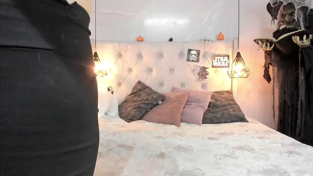 Snapshot of SakuraLee_ chatting on 10.29.25 SakuraLee online show from 10.29.25