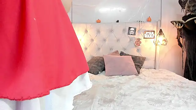 Snapshot of SakuraLee_ chatting on 10.30.25 SakuraLee online show from 10.30.25