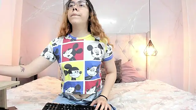 Snapshot of SakuraLee_ chatting on 11.18.25 SakuraLee online show from 11.18.25