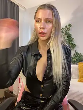 Snapshot of KittyKatyDream chatting on 11.09.25 KittyKatyDream online show from 11.09.25