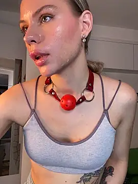 Snapshot of KittyKatyDream chatting on 11.19.25 KittyKatyDream online show from 11.19.25