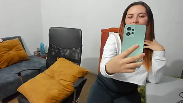  girls on fire  online show from 02.14.25