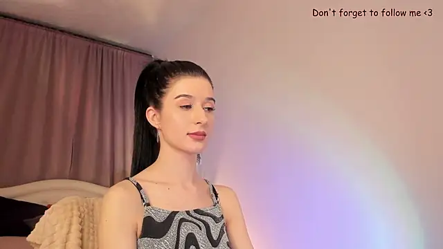 LauraCoy online show from 02.06.25