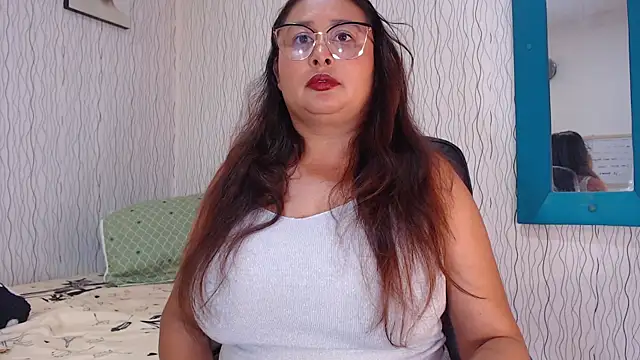 NadiaWhite online show from 02.07.25