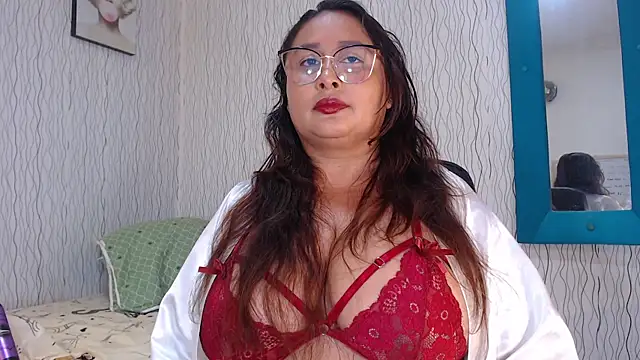 NadiaWhite online show from 02.22.25