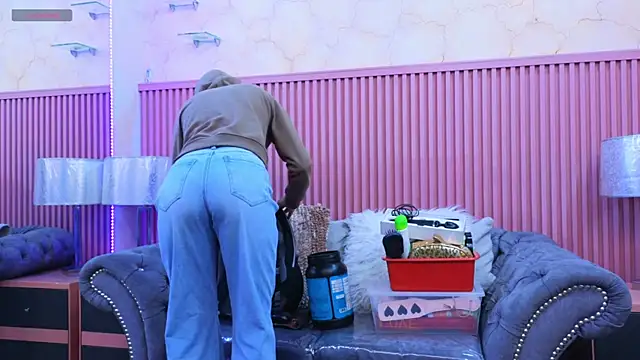 Emiily Scott1 online show from 01.13.25